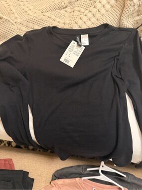 H&M Black Short-Sleeve Crewneck Top